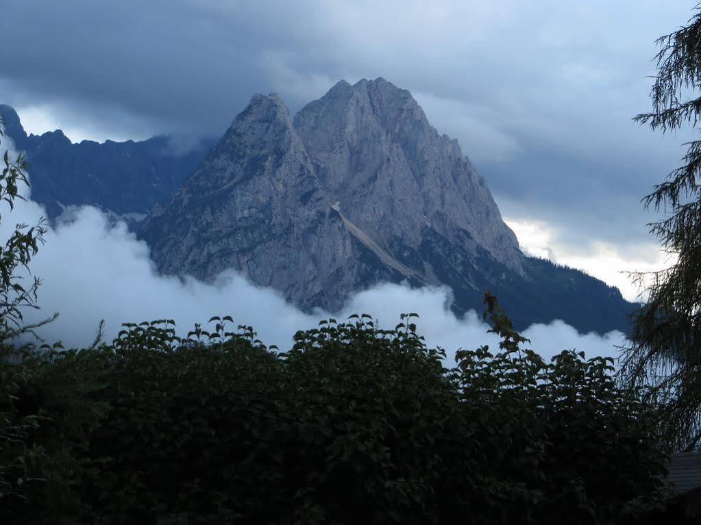 Hilleprandt - Adults Only Aparthotel Garmisch-Partenkirchen Bagian luar foto